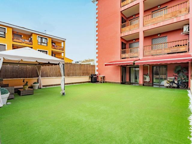 Se vende precioso apartamento en planta baja con una superfi. 88m² Arona