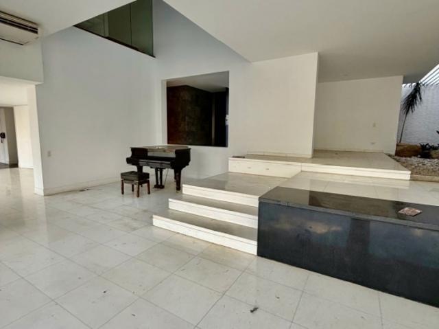 Se vende quinta en calle cerrada 750m2 Lomas del Mirador 2550