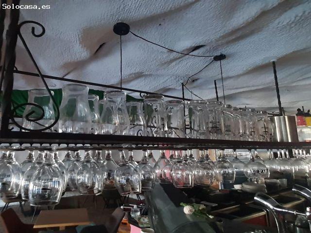 se vende restaurante, equipado a 50 de la playa. Terraza cerrada