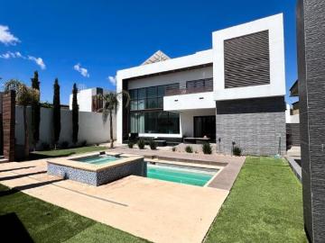 SE VENDE RESIDENCIA MISION DE LOS LAGOS CON ALBERCA Y PANELES SOLARES