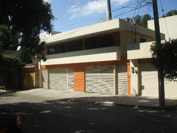 SE VENDE RESIDENCIA CON ALBERCA EN FRACC LOS LAURELES DE TUXTLA
