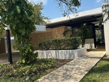 SE VENDE RESIDENCIA DE 1 PISO EN LA REJOYADA