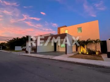 SE VENDE RESIDENCIA EN EL FRACCIONAMIENTO JARDINES DE LA REJOYADA