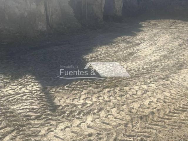 Se vende solar con cuevas