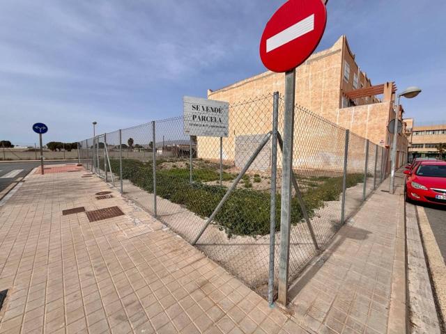 Se vende solar de 187 m2 en Calle Paratas