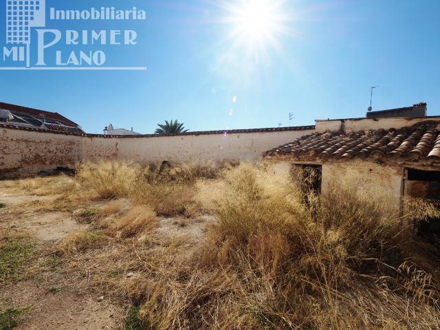 Se vende solar de 261 m2 con 5 de fachada en zona centro de Tomelloso
