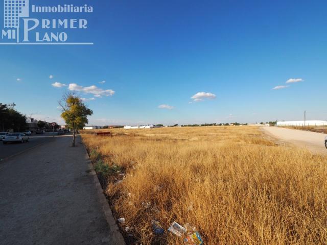 Se vende solar en Avenida Juan Carlos I con 1825 metros cuadrados
