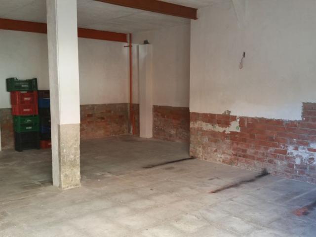 SE VENDEN 2 LOCALES UNIDOS