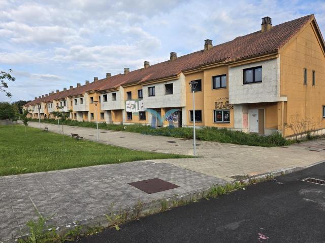 SE VENDEN CHALETS ADOSADOS EN FERROL URBANIZACIÓN CIUDAD JARDÍN