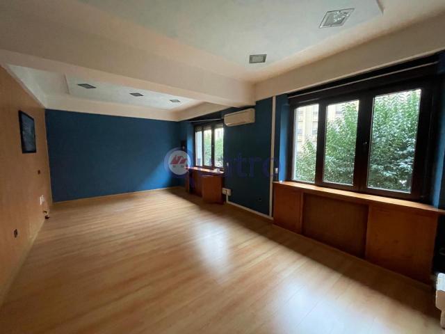 Se venden dos oficinas contiguas y exteriores completamente reformadas a un paso de Santo Domingo