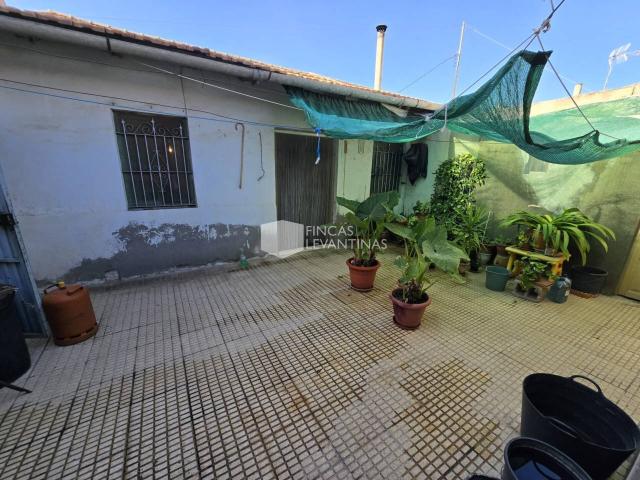 Se venden dos viviendas juntas en la Partida de Canastell, ubicadas en una amplia parcela de 1.935 m²