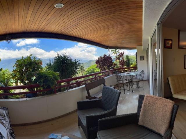 Se vende/alquila apto 175m2 3h+s/2.5b+s/3p Clnas de Valle Arriba 7279
