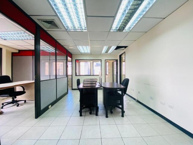 Se vende/alquila oficina 150m2 Chacao