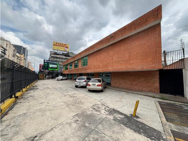 Se vende/alquila Local Comercial 1200m² 4b/16e Los Ruices