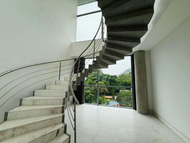 Se vende/alquila PH 443.77m2 4.5+2H/4.5B+2S/6P Altamira