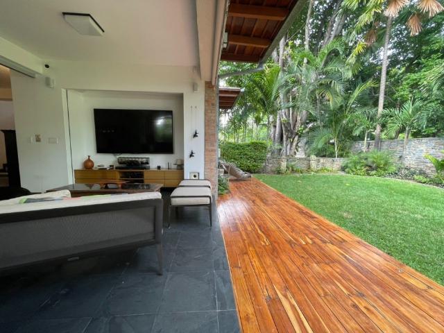 Se Vende/alquila Townhouse 400m² 5h+1s/6b+1s/6p La Floresta