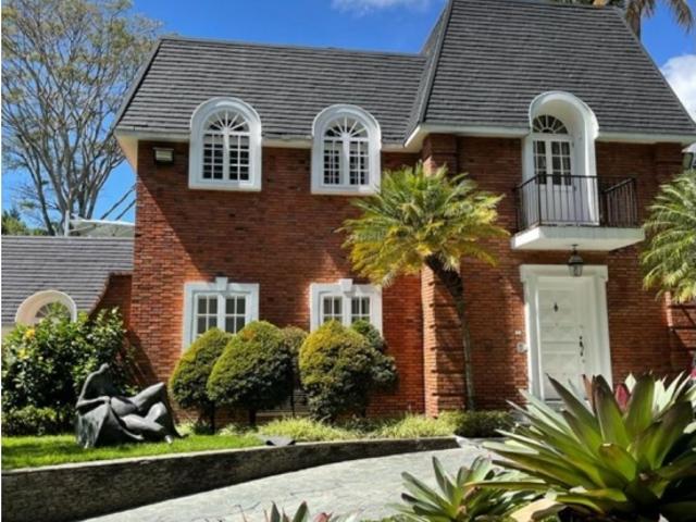 Se VND Gran Casa 800m² 5H+4.5B+3HS+2BS+Pisc+Trz.+Vig.+Country Club JF