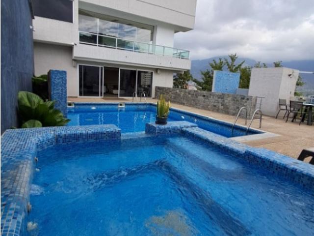Se VND majestuosa Casa 1.000m²Cnst. 7H+9B+2HS+1BS C Cerrada Chulavista