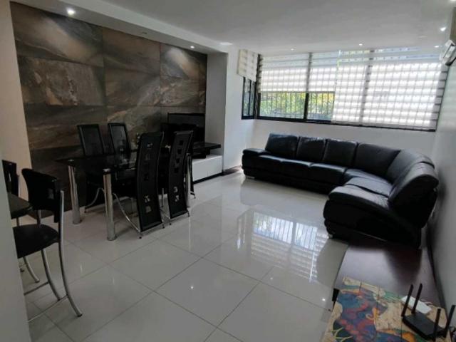 Se alquila apartamento remodelado 95m2 Chuao 8846