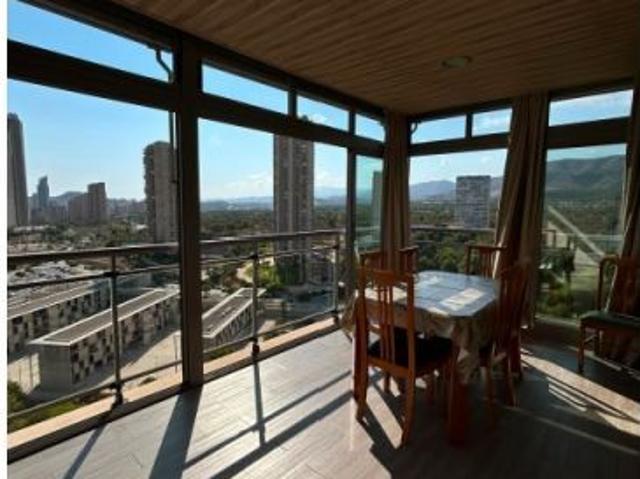 Se alquila magnífico apartamento de temporada en la zona de Vía Parque