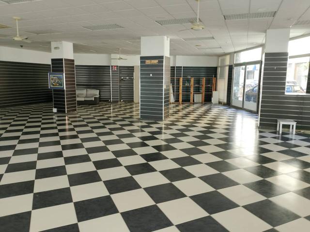 Se alquila magnífico local comercial en Oliva – Entrada Norte
