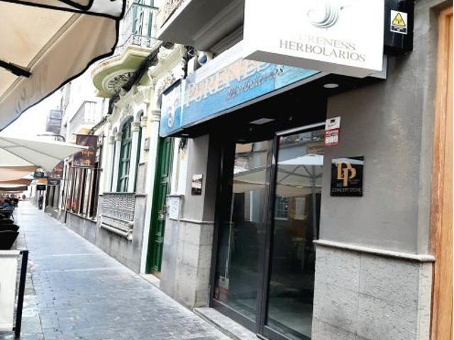 SE ALQUILA MAGNIFICO LOCAL COMERCIAL ZONA PRIME EN TRIANA