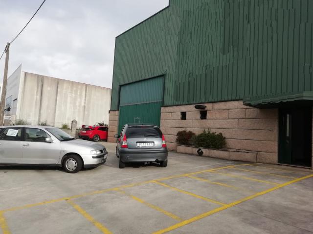 Se alquila nave de 1500 m2 en Bertoa, Carballo