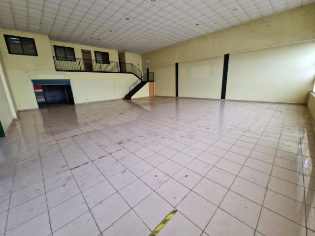 SE ALQUILA NAVE INDUSTRIAL, ZONA DE TALLER, EXPOSICIÓN, REPUESTOS, OFICINA, BAÑOS