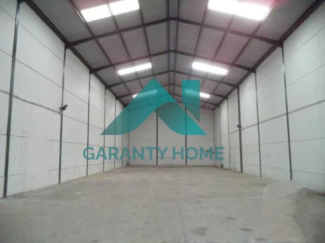 SE ALQUILA NAVE INDUSTRIAL EN ZONA CAPELLANÍAS