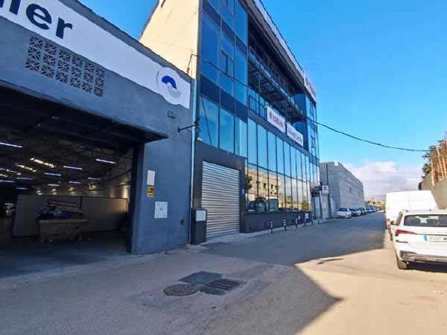 Se alquila Nave Industrial en el Polígono Velázquez