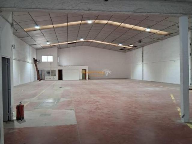 SE ALQUILA NAVE INDUSTRIAL, POLIGONO CARRUS !