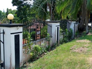 Se alquila o se vende casa con amplio terreno