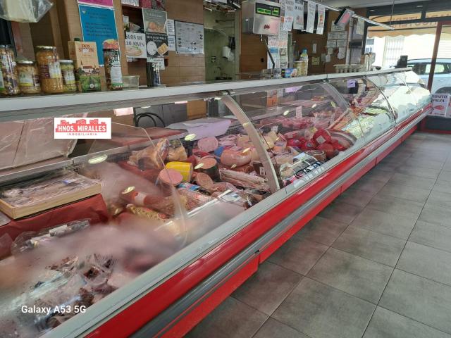 SE VENDEN DOS LOCALES O SE ALQUILAN UNO O DOS LOCALES CON TRASPASO DE CARNICERIA CHARCUTERIA EN PLENO FUNCIONAMIENTO