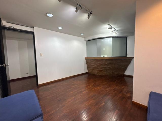Se alquila oficina 180m2 1B La Castellana