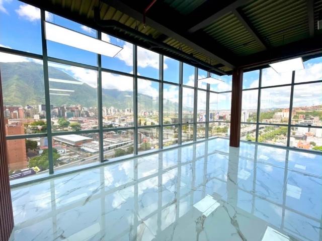 Se alquila oficina 234m2 Las Mercedes
