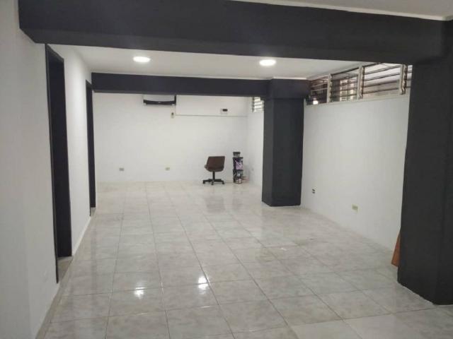Se alquila Oficina 60 M2, 2 baños espacio abierto en El Cafetal