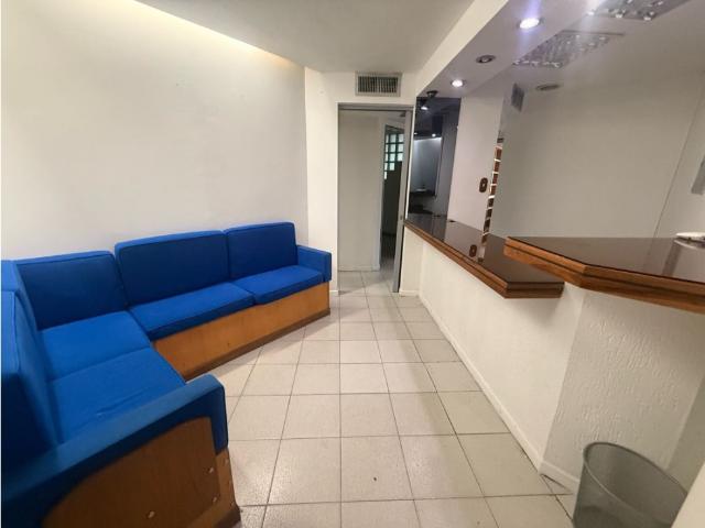Se alquila oficina 69m2, Urb. El rosal