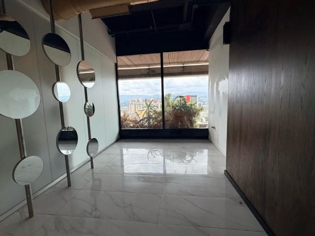 Se alquila oficina 70m2 Chacao
