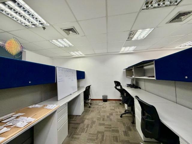 Se alquila oficina 90m2 Las Mercedes