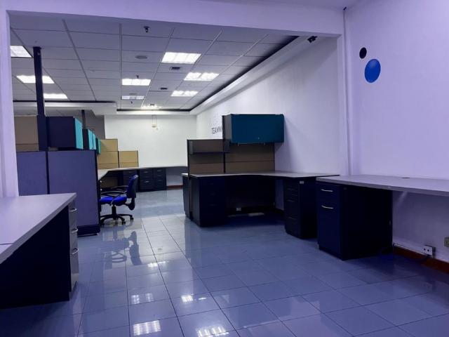 Se alquila oficina de 140 m2 La Urbina