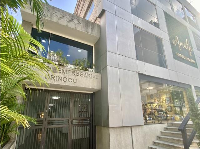 Se alquila oficina de 150M2 remodelada en Las Mercedes
