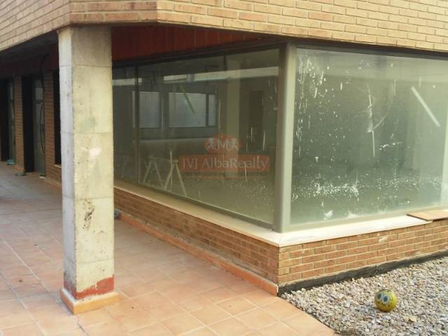 SE ALQUILA OFICINA EN ENTREPLANTA