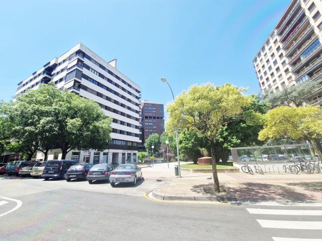 SE ALQUILA OFICINA EN EL PRIMER ENSANCHE