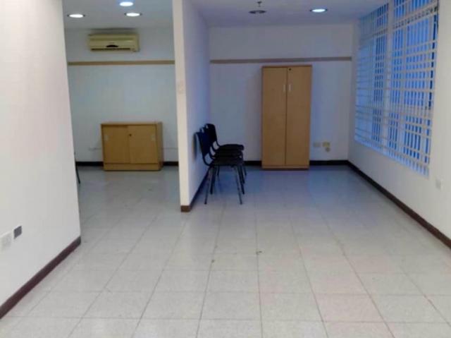 Se Alquila Oficina Sábana Grande, 48 m2,1b