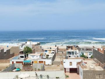 Se alquila amoblada linda casa de playa con piscina en punta negra