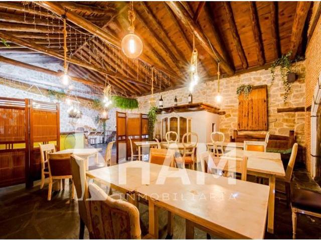 Se alquila amplio local comercial en Calle Eras 38 y 40, Moralzarzal