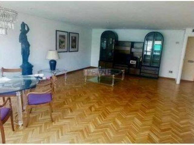 Se alquila amplio piso en Ruzafa
