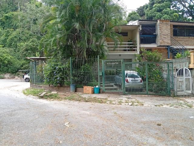 Se alquila anexo en PB 148m2 La Trinidad 8471