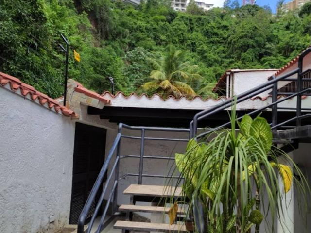 Se alquila anexo 65m2 Colinas Santa Mónica 3024