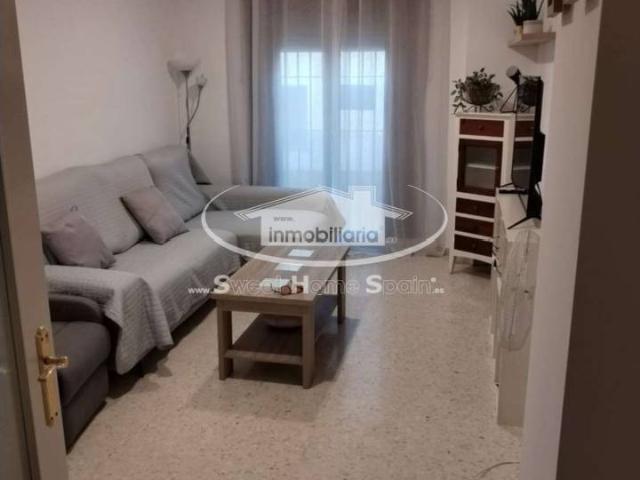 SE ALQUILA ANUAL BUEN PISO BAJO CERCANO AL CENTRO CON PATIO, GARAJE Y TRASTERO